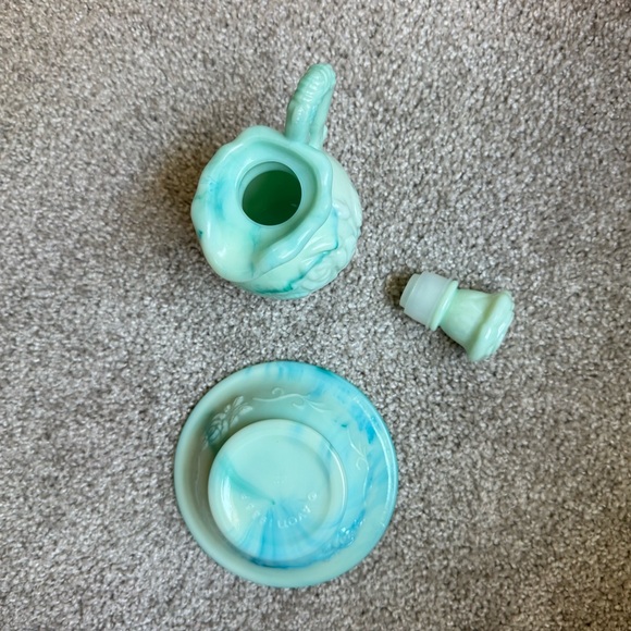 Vintage Avon perfume bottle - Picture 7 of 7